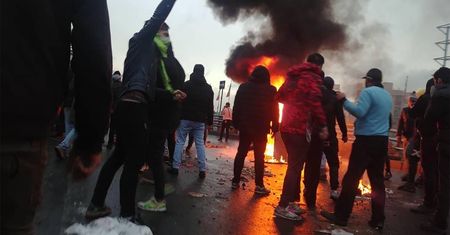 Protesty w Iranie. Już trzecią dobę bez internetu. Władze ukrywają, co dzieje się w kraju