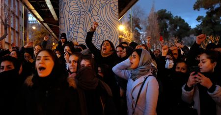 Iran. "Chamenei - morderco!". Ludzie wyszli na ulice Teheranu