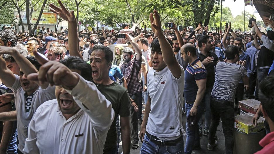 Kupcy z Wielkiego Bazaru w Teheranie protestują przeciwko polityce rządu Iranu