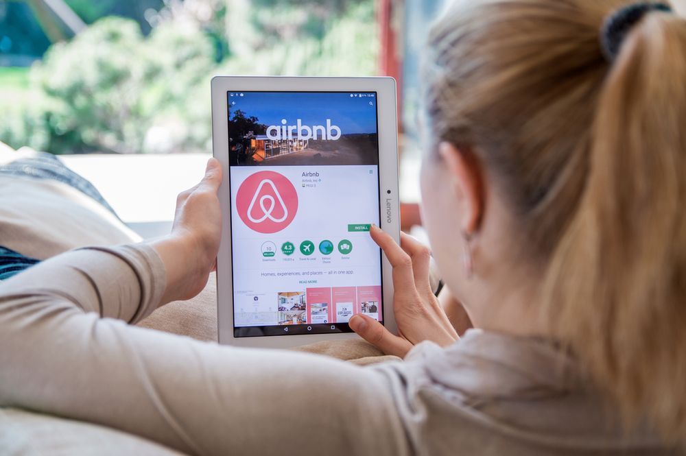 Z Airbnb można korzystać za pomocą komputera, ale także komórki czy tableta