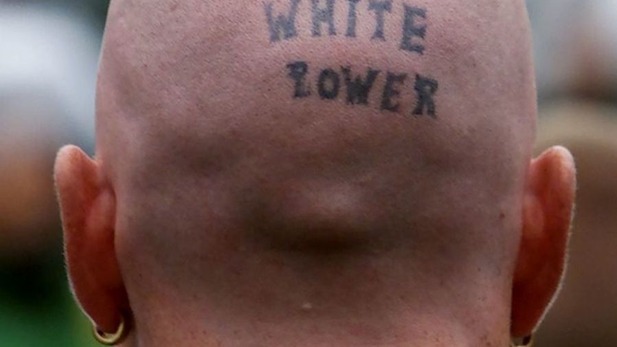 Serwis Airbnb anulował większość rezerwacji dokonanych przez neonazistów