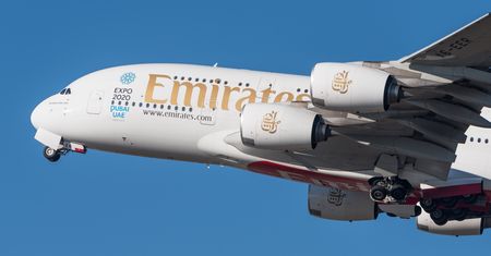 Londyn. Samolot Airbus A380 pojawił się znikąd [WIDEO]