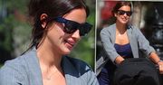 Irina Shayk nawet na spacerze z córką wygląda jak na wybiegu. Śliczna modelka odsłoniła swoje boskie nogi