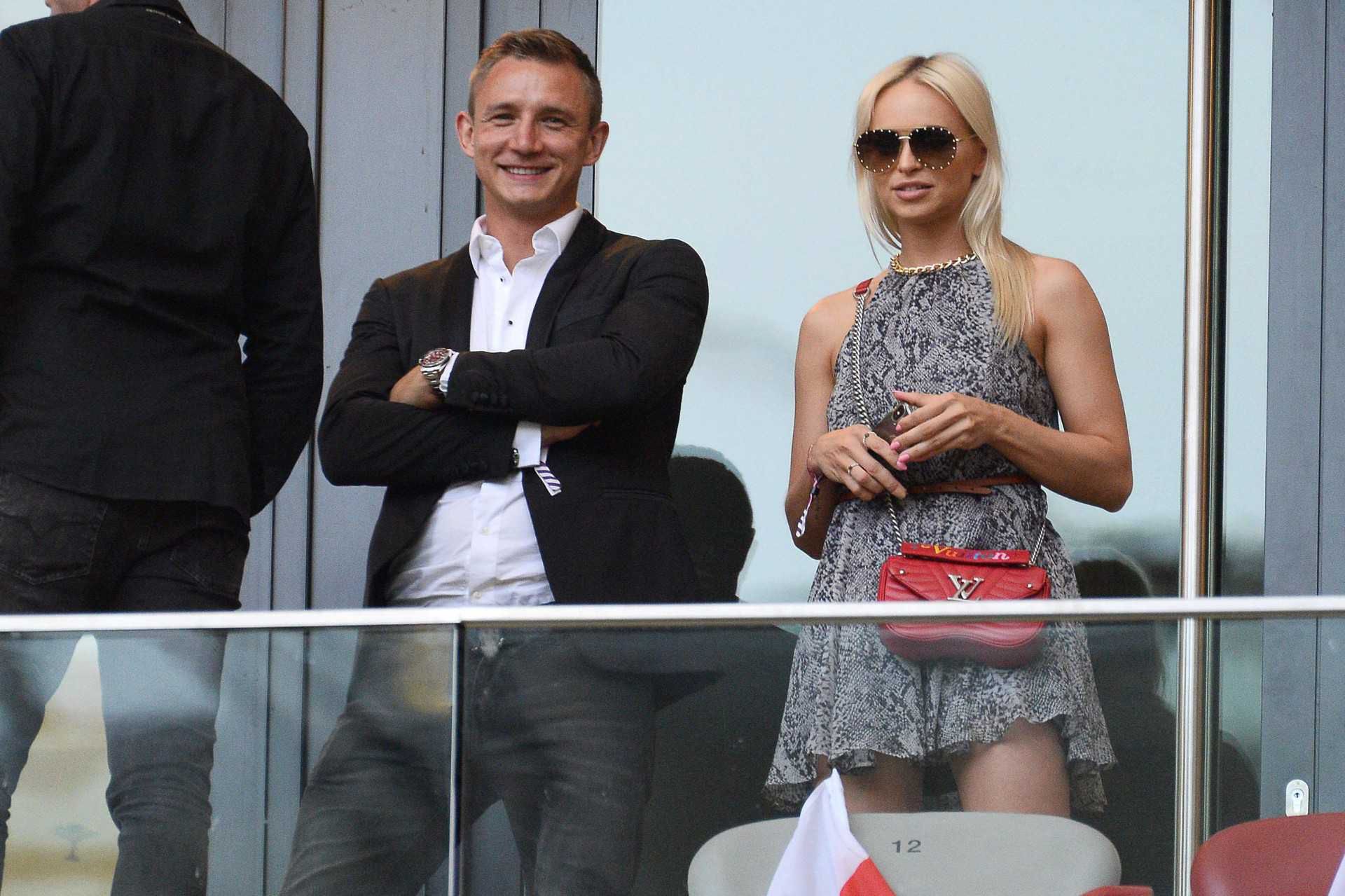 Jakub Rzeźniczak i Candy Girl na meczu Polska – Izrael
