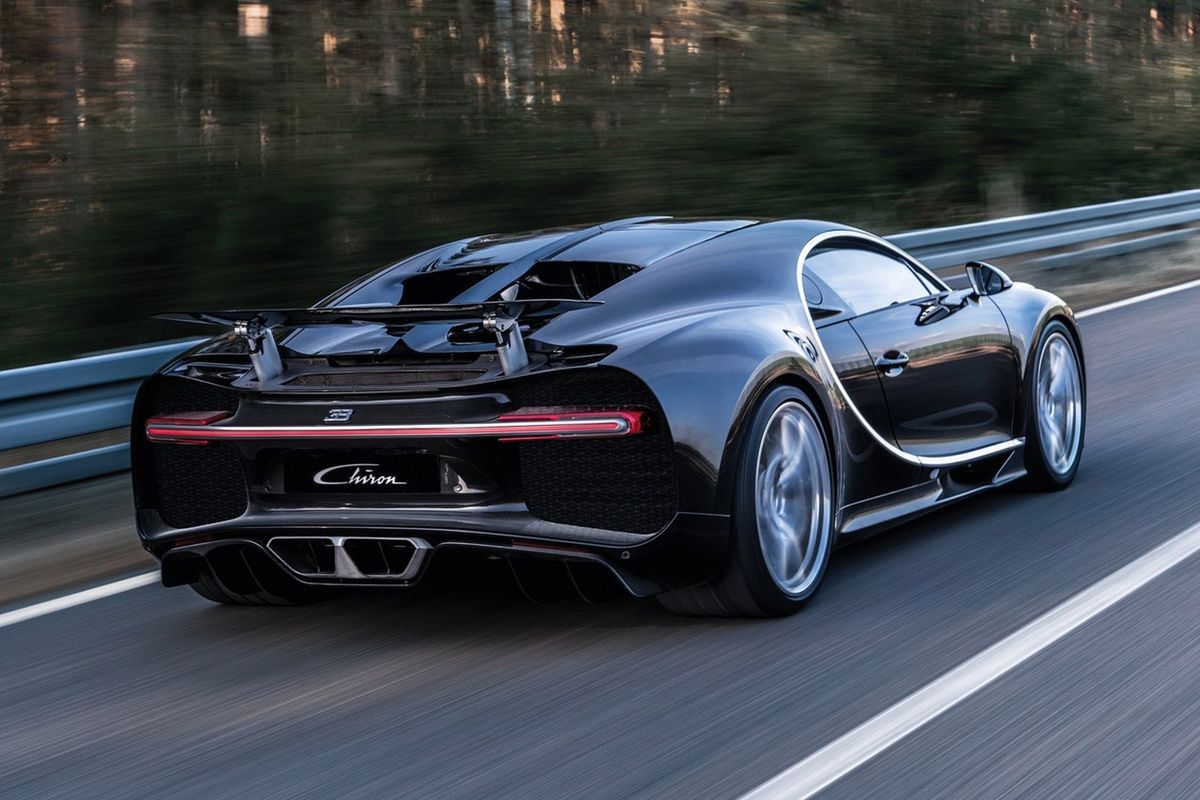 Ile pali Bugatti Chiron? Podano oficjalne dane