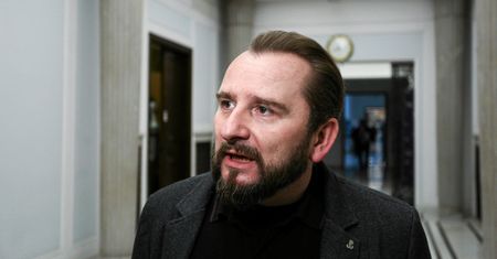 Liroy "bada grunt" przed wyborami. Zlecił sondaż. Oto efekt