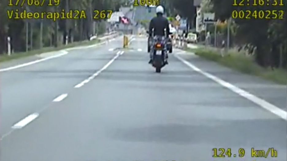 Rajd motocyklisty został nagrany przez policyjny wideorejestrator