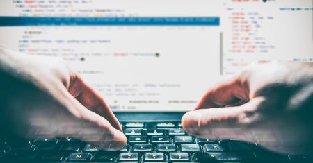 Programista niemal zepsuł Internet, kasując 11 linijek kodu