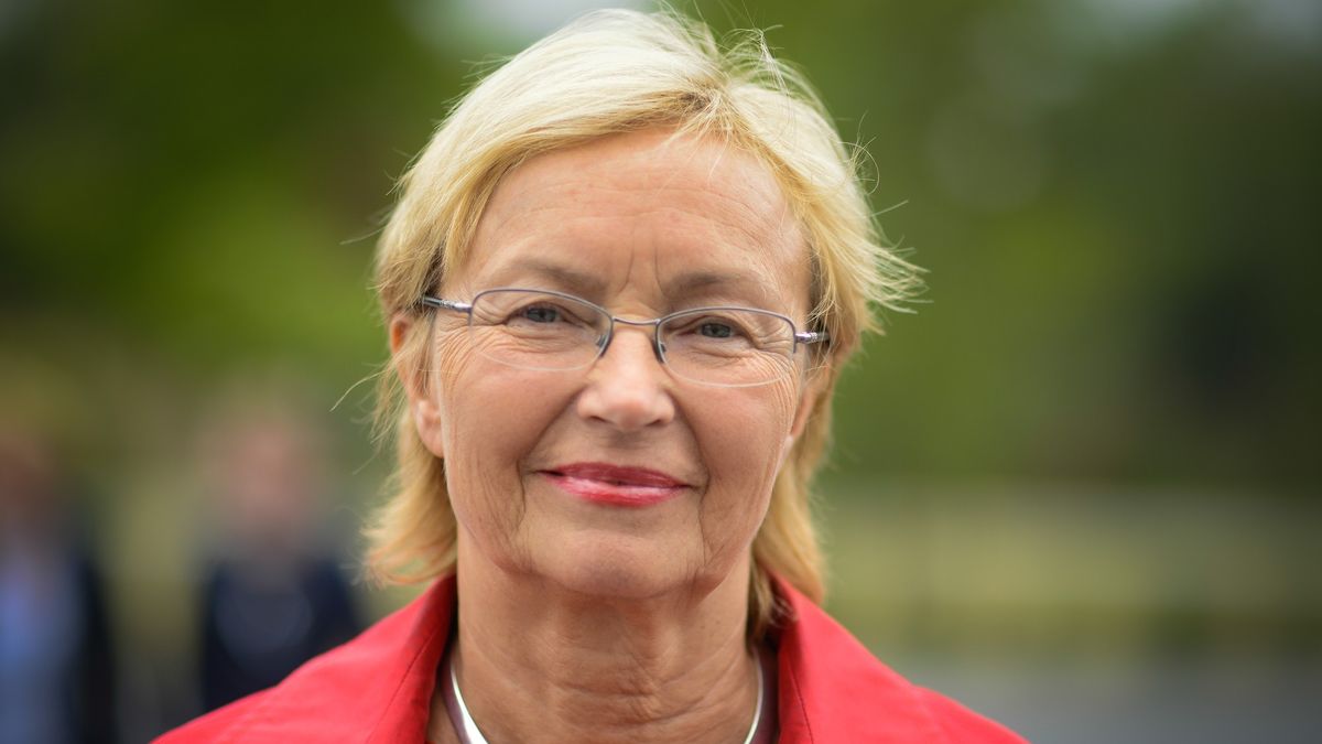 Lena Kolarska-Bobińska, była minister nauki i europosłanka wie, co zrobi z dodatkową emeryturą. 