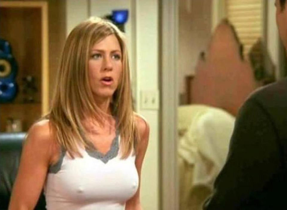 Fani pytali Jennifer Aniston o jej sterczące sutki. Gwiazda w końcu odpowiada