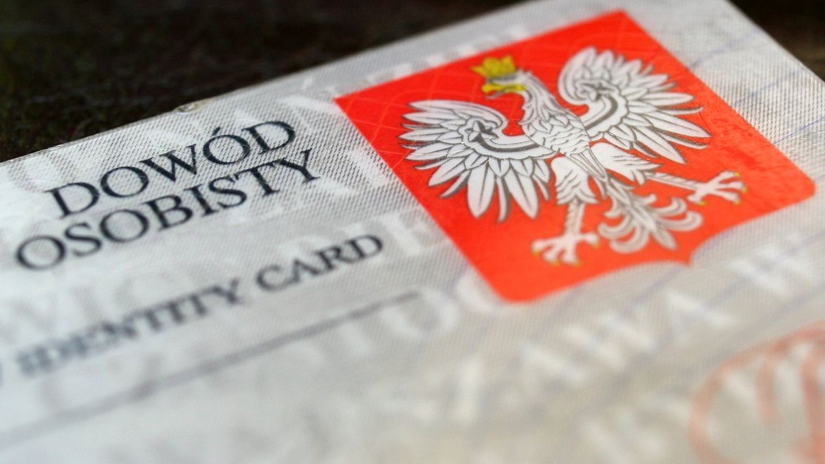 Nowy e-dowód będzie wizualnie bardzo podobny to jego obecnej, tradycyjnej wersji.