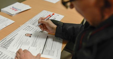 Zastrzeżenie dowodu osobistego jak sztafeta z przeszkodami. Dziennie udaremnia się wyłudzenia na prawie milion złotych