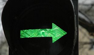 Kierowcy nie wiedzą, jak korzystać z zielonych strzałek. Sprawdź się w quizie