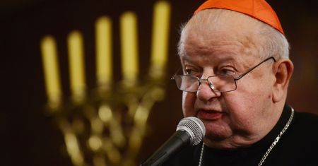 Pożar katedry Notre Dame w Paryżu. Stanisław Dziwisz wydał specjalne oświadczenie