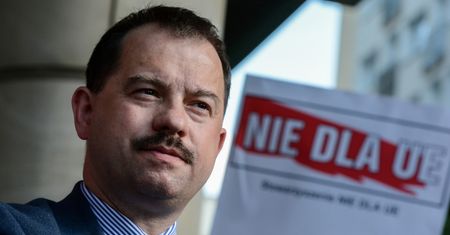 Polityk prawicy Artur Zawisza potrącił rowerzystkę. Prowadził auto mimo zakazu