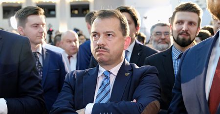 Artur Zawisza z zarzutami. Były polityk PiS jechał bez prawa jazdy i potrącił rowerzystkę