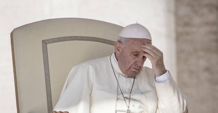 "Papież kłamie! I powinien ustąpić!"