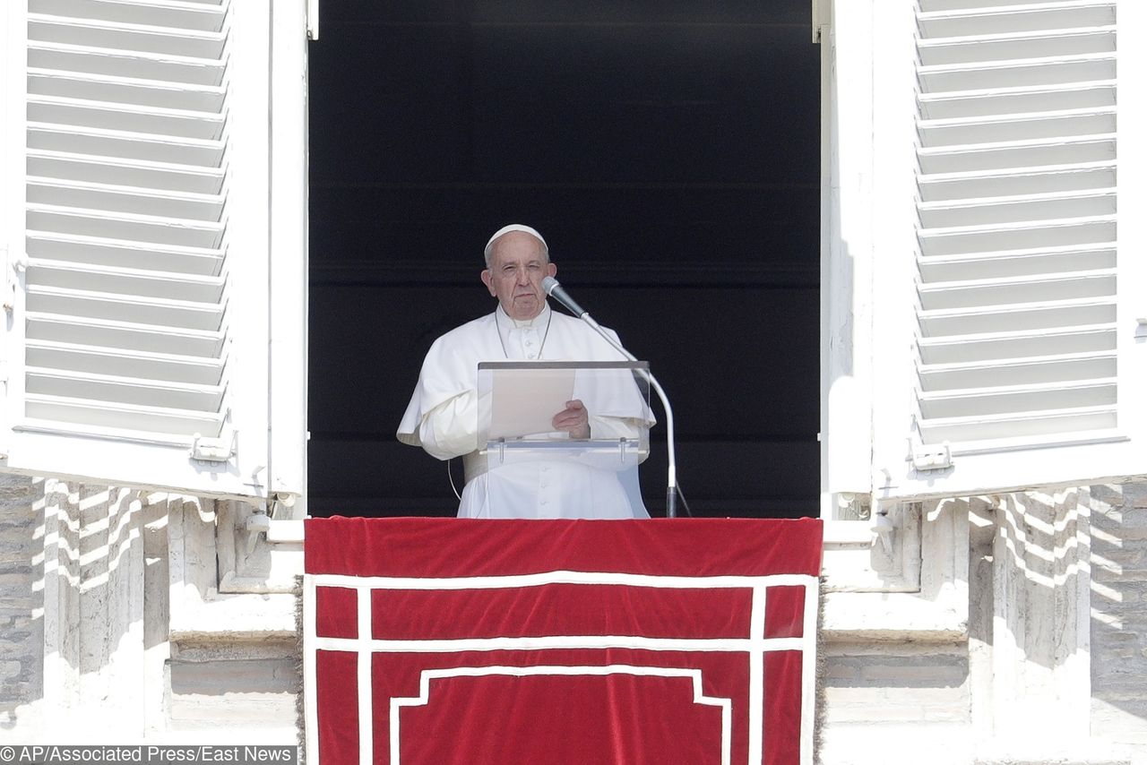 Papież Franciszek o obrażaniu polityków i księży. "Niektórzy na to zasługują"