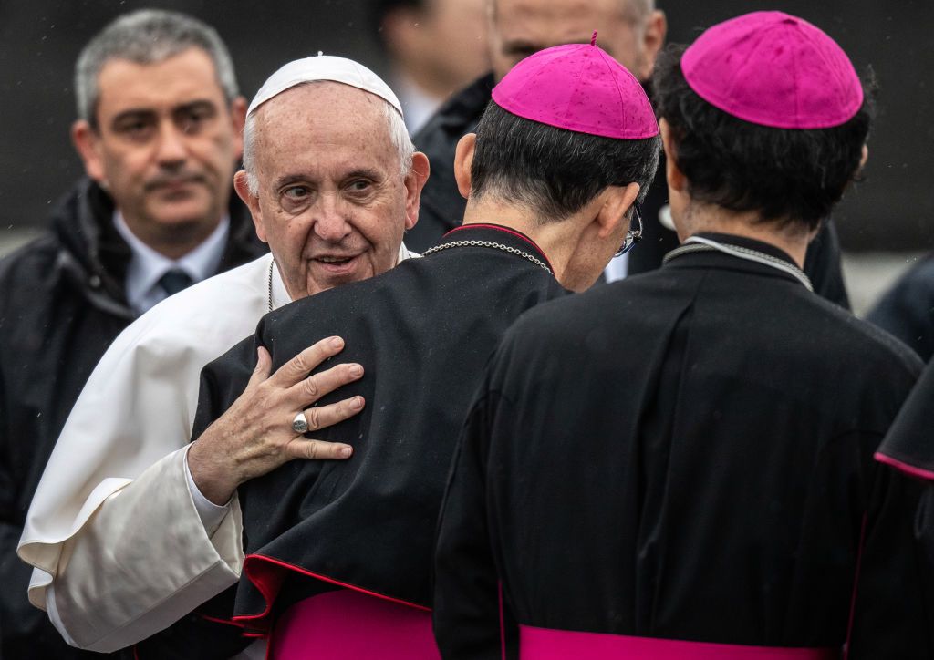 Papież Franciszek z wizytą w Tokio. Wystąpił w japońskim stroju