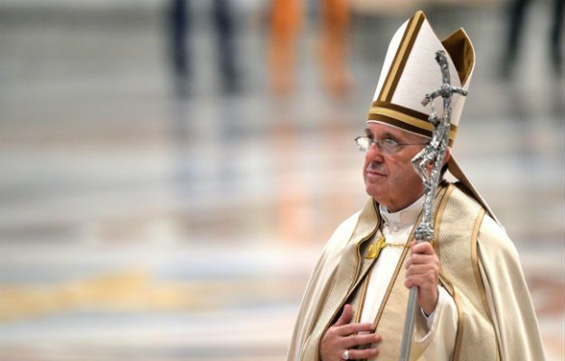Papież zastanawia się nad zniesieniem celibatu księży. Argument biskupa przekonuje Franciszka