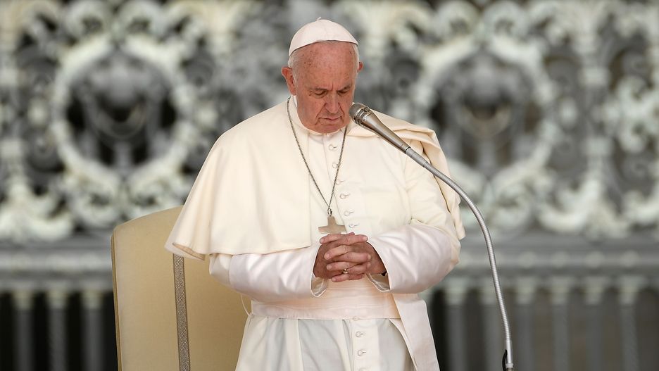Papież Franciszek modli się za zaatakowanego nożem księdza z Wrocławia