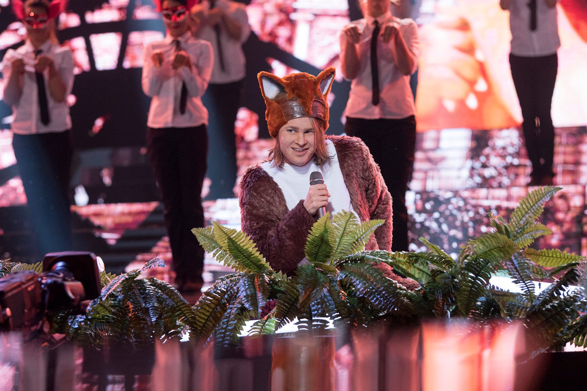 Ola Gintrowska jako lisek Ylvis w Twoja Twarz Brzmi Znajomo 8