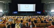 "Objazdowe Kino Visa" kontynuuje filmową podróż po Polsce. Różne gatunki filmowe w całym kraju