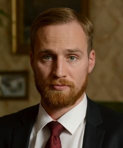 "Komisarz Alex": Mateusz Janicki, czyli serialowy Bartek Stępniak na tropie gwałciciela