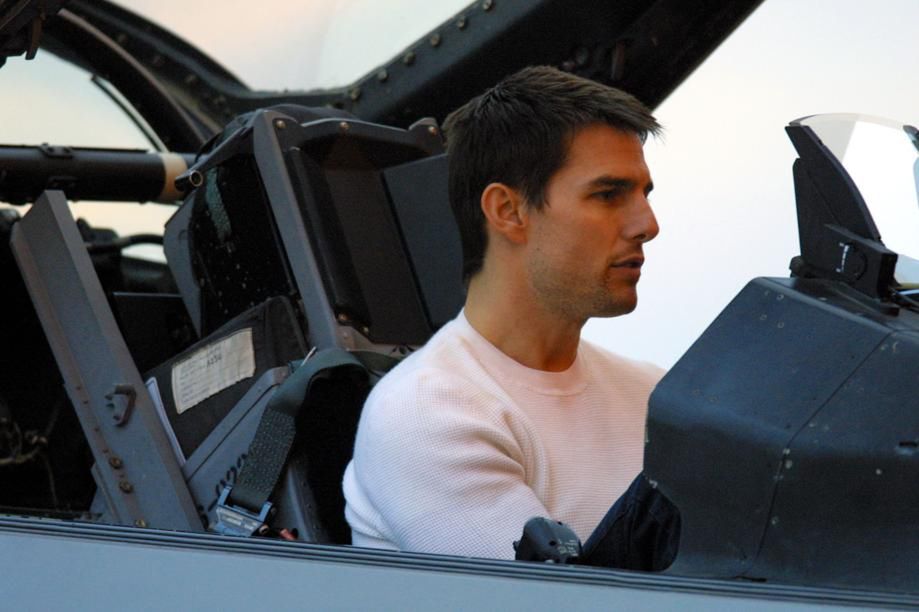 Tom Cruise skacze na spadochronie. To wideo robi wrażenie