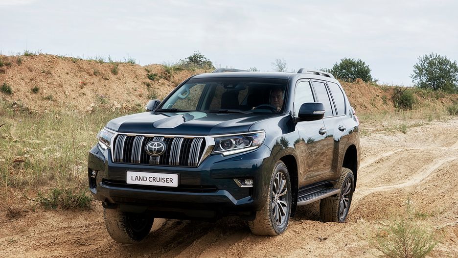 Toyota Land Cruiser na rok 2017 została delikatnie odświeżona. Poprawiono nawet jej zdolności terenowe.