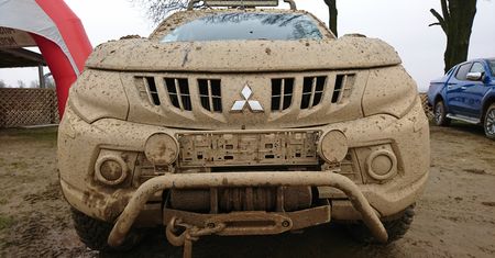 Ile wytrzyma Mitsubishi L200 - wideo