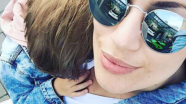 Ola Kisio na spacerze z synem