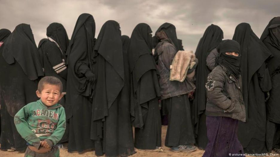 Syryjki uciekają z dziećmi przed islamistami