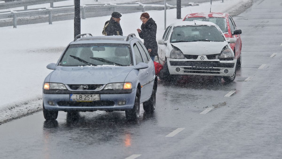 stłuczka, wypadek, śliska droga, zima