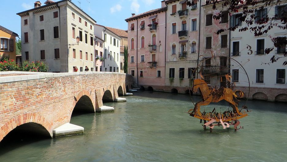 Z lotniska Wenecja Treviso można dostać się i do Treviso, i do Wenecji