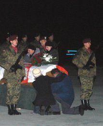 Ciała poległych żołnierzy przyleciały do Polski