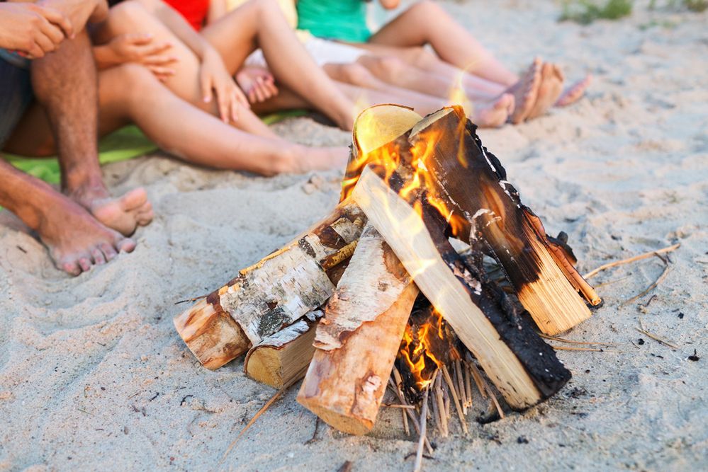 Ognisko na plaży - Polacy korzystają ze zmiany przepisów?