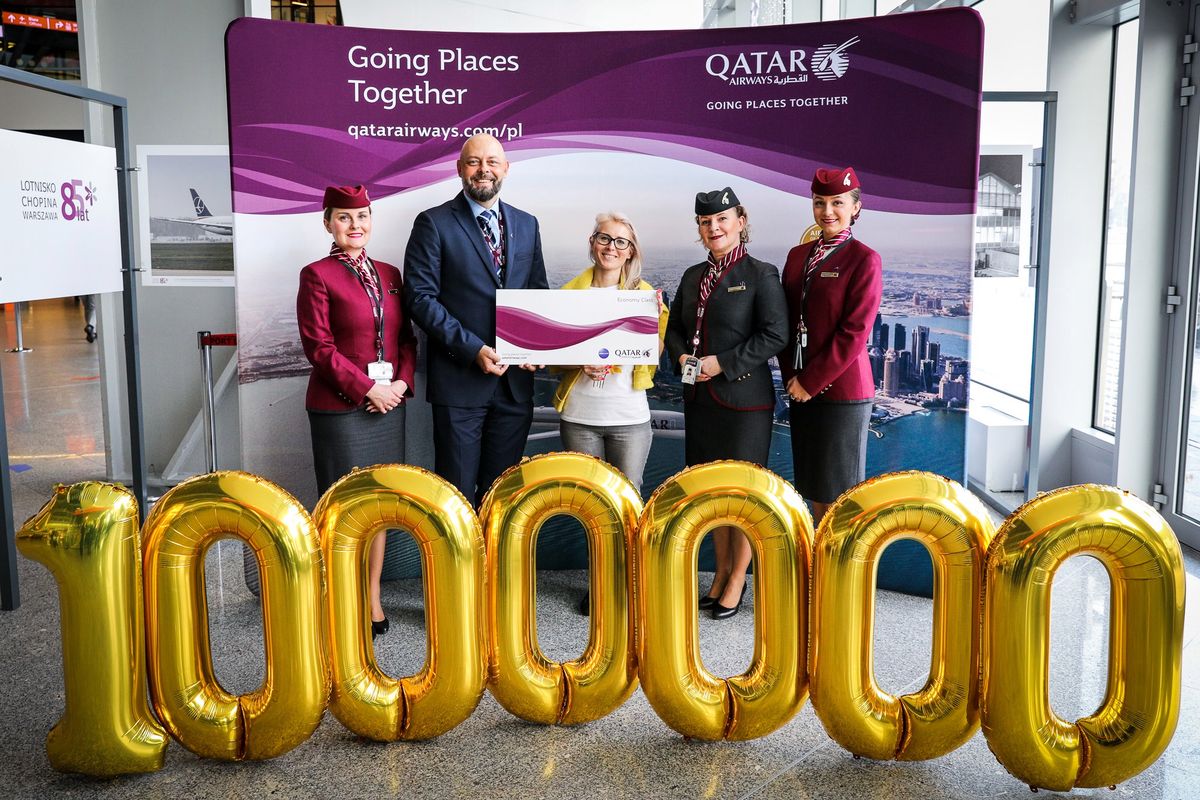 Qatar Airways wita milionowego pasażera na lotnisku w Warszawie