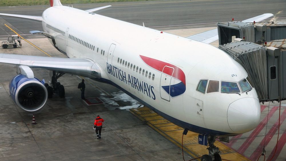 Samolot British Airways na lotnisku.