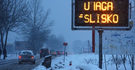 Zawieje i zamiecie śnieżne. IMGW wydał ostrzeżenia