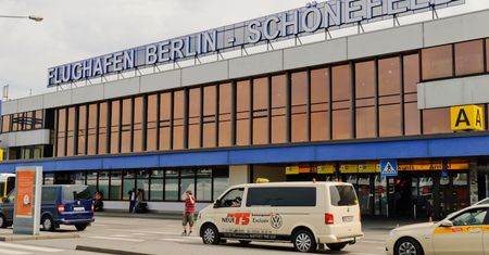 Berlin. Bomba na lotnisku. Port lotniczy Berlin-Schönefeld zamknięty