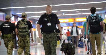 Linie lotnicze przekażą dane pasażerów służbom. Dzięki temu latanie ma być bezpieczniejsze