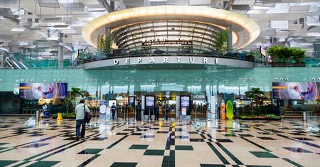 Singapur: Chciał poczekać z żoną na samolot. Został aresztowany
