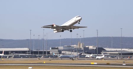 Wypadek na lotnisku w Perth. Samolot uderzył w wieżę