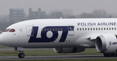 Z PLL LOT odejdzie 360 osób w pierwszym etapie zwolnień