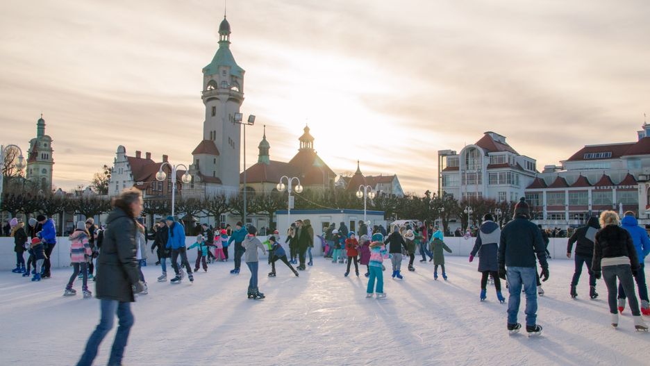 Jednocześnie może jeździć 100 osób.