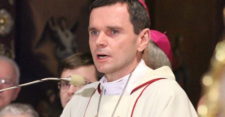 Biskup Mirosław Milewski: dziewięciu księży dopuściło się tych haniebnych czynów