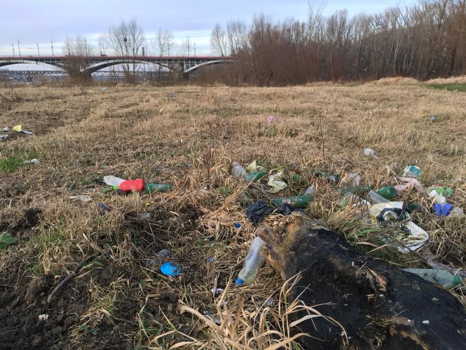 Zrobili śmietnik nad Wisłą. Aż odechciewa się spacerów