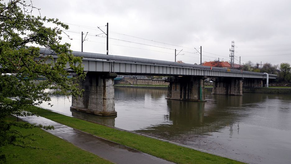 Służby przeczesują koryto Wisły