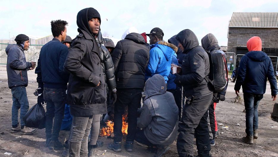 Uchodźcy z Afryki koczujący w Calais. Ich marzeniem jest przedostanie się do Wielkiej Brytanii